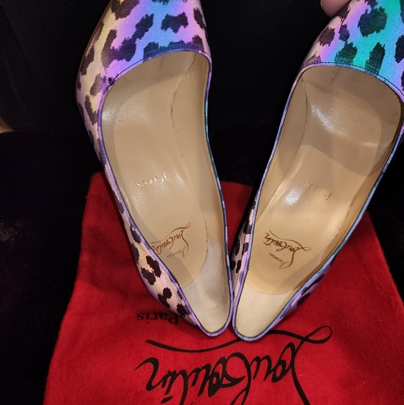 Christian Louboutin - Picture 4 of 7